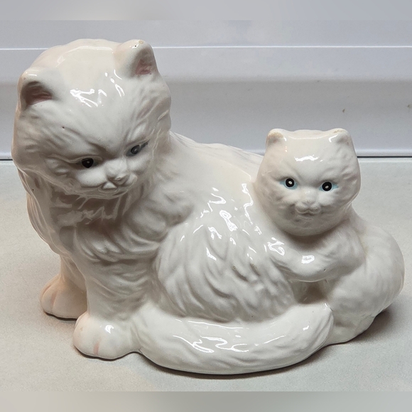 Vintage 1980 White Cat Kitten 6x5x4\